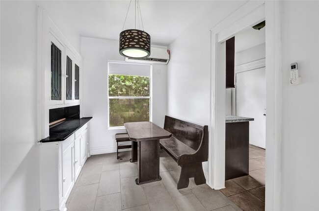 Photo - 2506 Keene St Unit 2