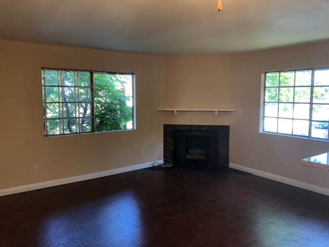 Building Photo - 11471 Bessemer St Unit 3