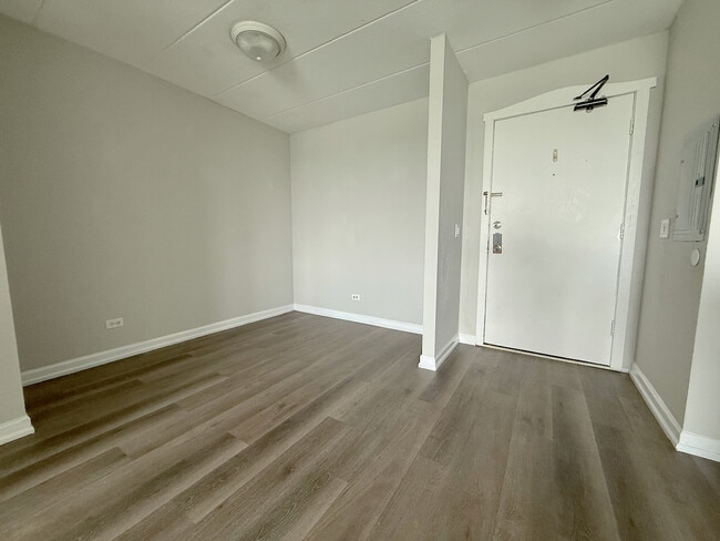 Photo - 1 Renaissance Pl Unit 906