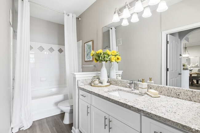 Antigua w/ Patio - 1BR, 1BA - 775SF - Bathroom