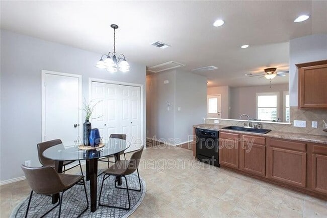 Photo - 1612 Corn Hill Ln