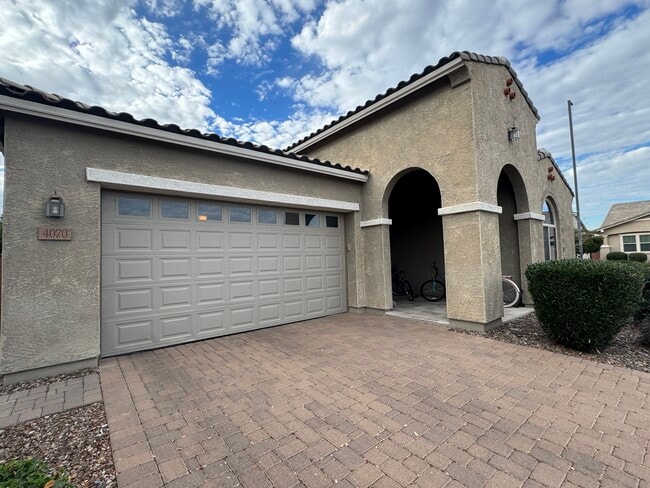 Building Photo - 4070 S Pearl Dr