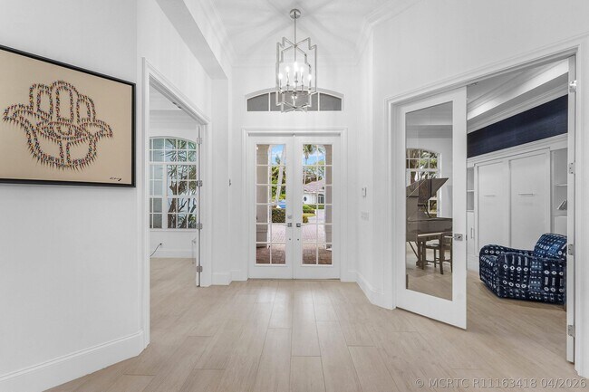 Photo - 132 Pembroke Dr