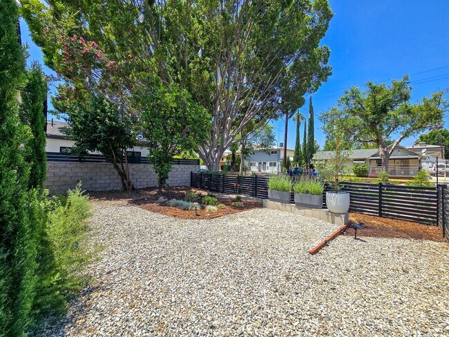 Photo - Newly Renovated 4BR Lamanda Park Units! Unit 94