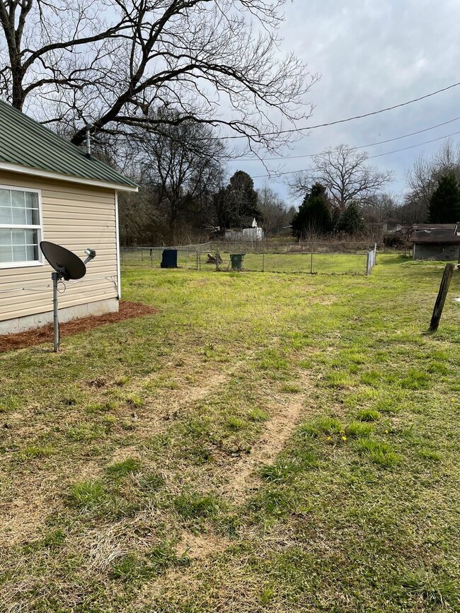 3/1 House in Kingston $995 - 3/1 House in Kingston $995