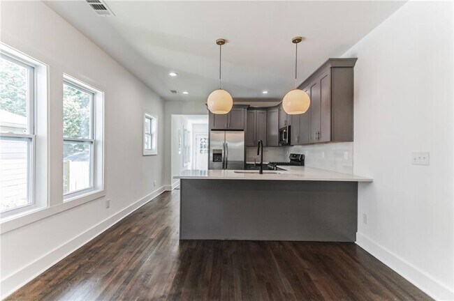 Photo - 1252 Epworth St SW