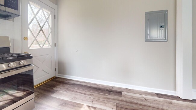 Photo - For Rent: Renovated Two-in-One Bi-Level Ho...