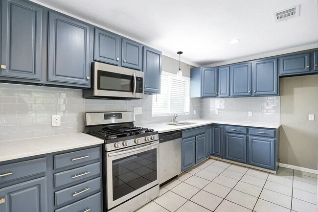 Photo - 235 Saratoga Dr