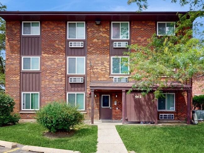 Building Photo - 29W542 Country Ridge Dr Unit C Rental