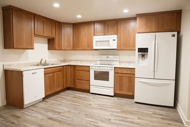 1204 Sunrise Ln