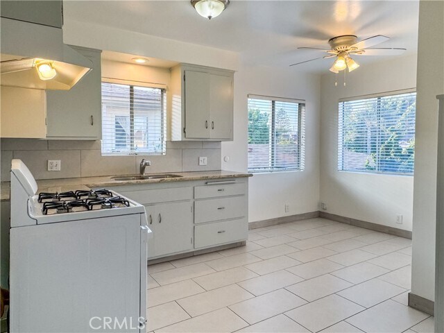 Photo - 735 W 15th St Unit 3