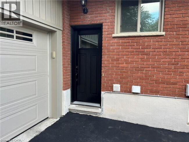 Photo - 213 Union St E