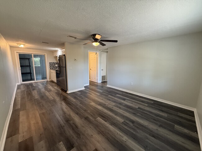 Photo - 350 N Elm St