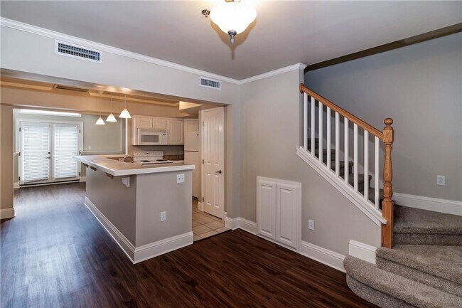 Photo - 211 Thompson Ave Unit 3