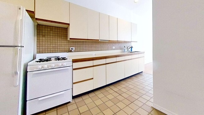 Photo - Top Floor Sheridan Park Studio Unidad 4653 3E