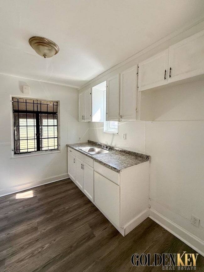 Photo - Updated large 3 bed/1.5 bath Westside Home!