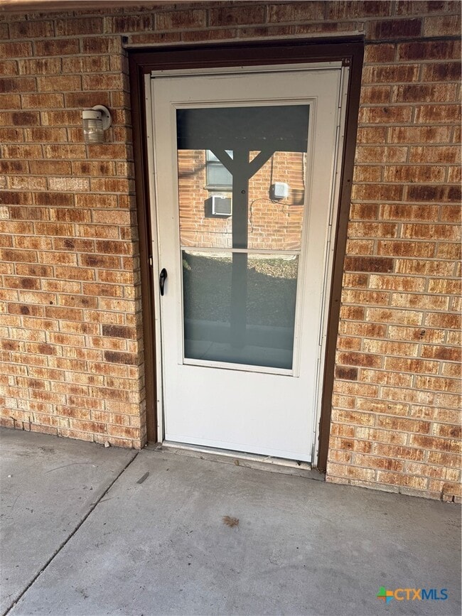 Building Photo - 510 N Bauer St