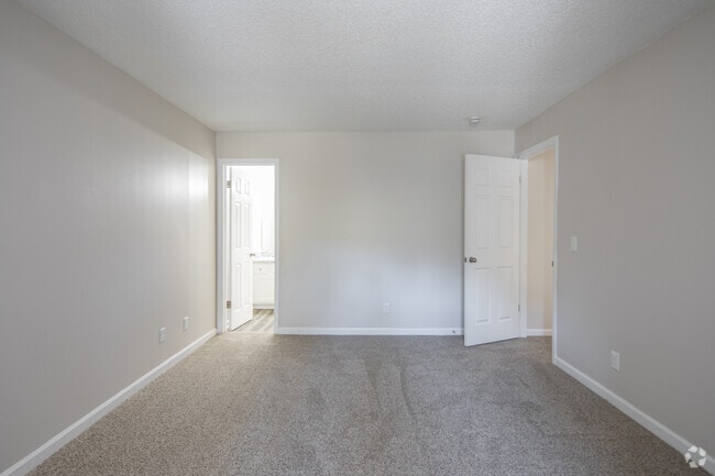 2BR, 2BA - 964SF - Primary Bedroom