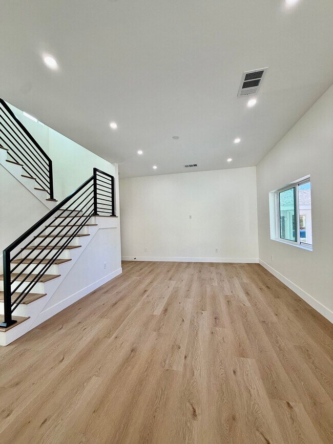 Photo - 20534 Miranda Pl