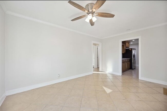 Photo - 220 Armstrong St