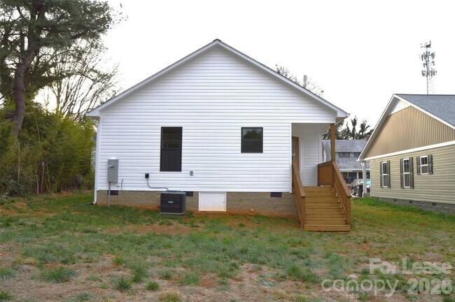 Photo - 620 W Bell St