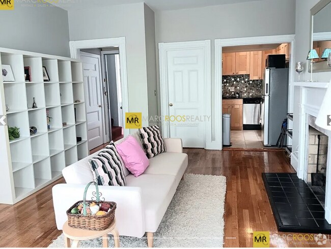 Building Photo - 867 Beacon St Rental