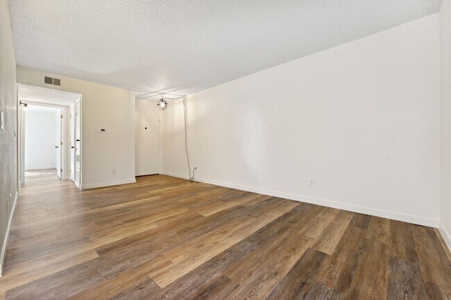 Photo - Updated Condo in Expo Park!