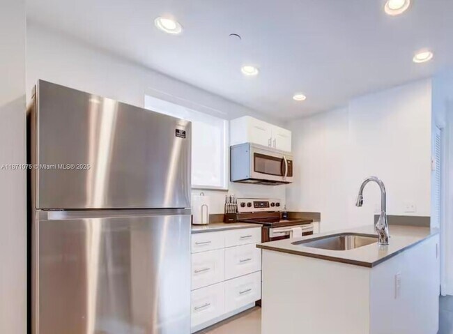 Photo - 541 NW 33rd St Unit 1