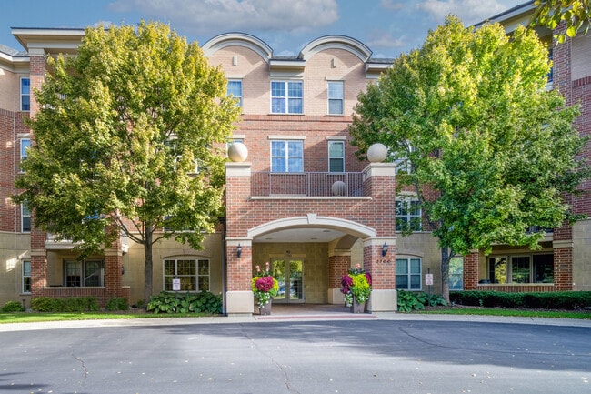 Building Photo - 2700 Summit Dr Unit 312