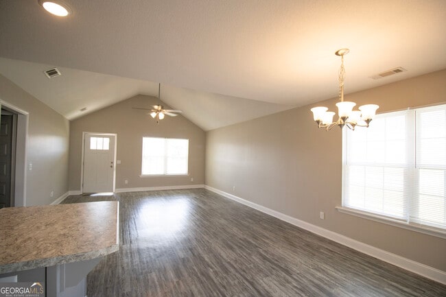 Photo - 7051 White Pine Ave