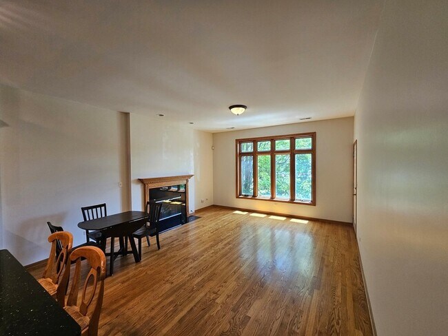 Photo - 1326 W Grenshaw St Unit 2B
