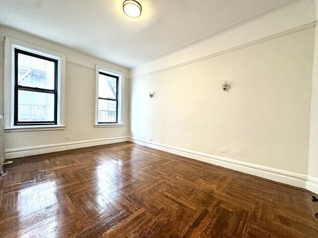 Photo - 21 Magaw Pl Unit 5E