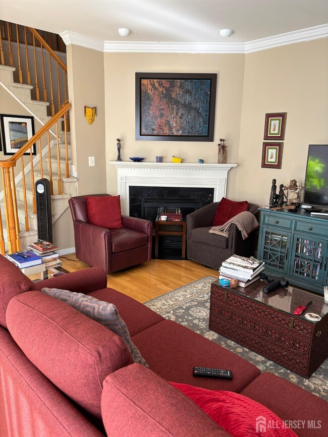 Photo - 33 Central Square Park