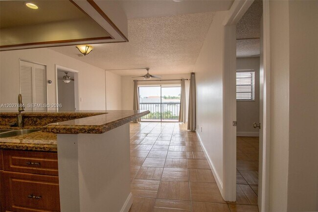 Building Photo - 995 SW 84th Ave Unit 408