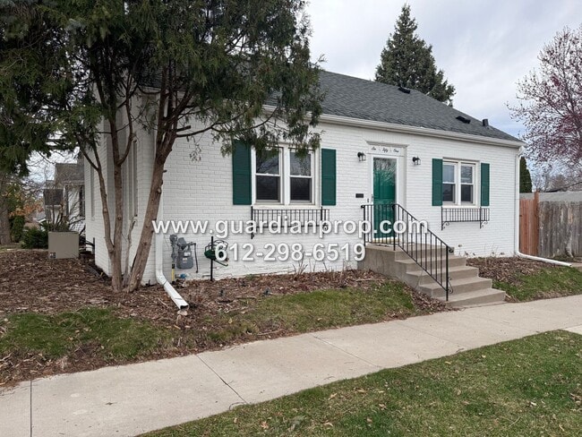 Building Photo - Highland Park House Available Now On Corner Lot, HW Floors, Updated Bath, Fenced Yard, 2 Car Garage