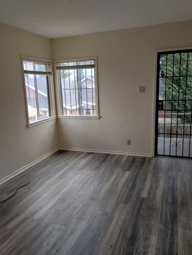 Photo - 1040 W 107th St