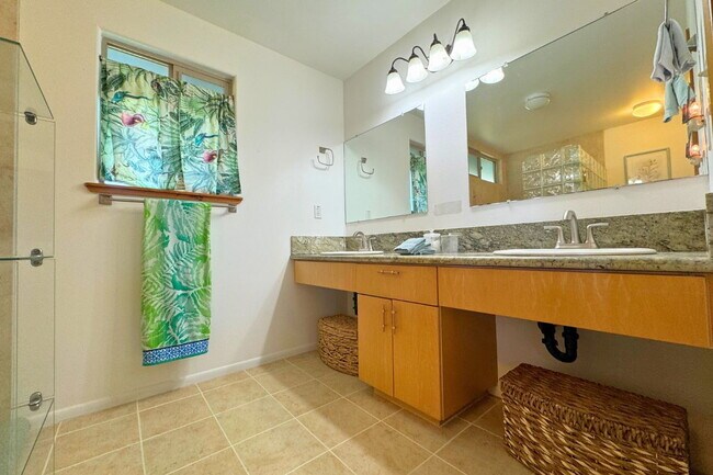 Furnished 3Bed/2Bath Turnkey with Scenic Views and Included Amenities.