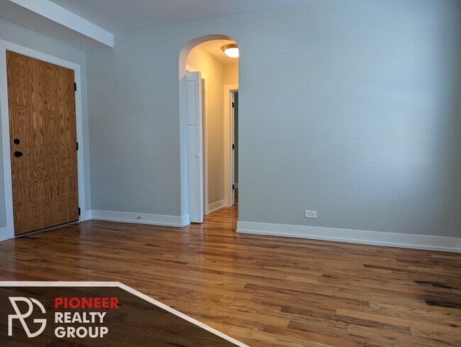 Photo - 560 W Arlington Pl