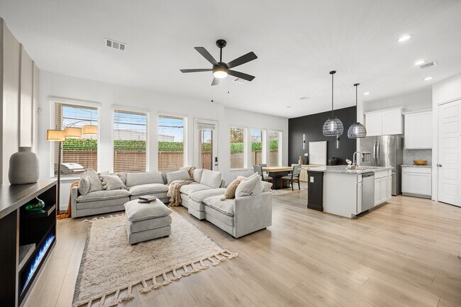 Photo - 8906 Covenant Pl