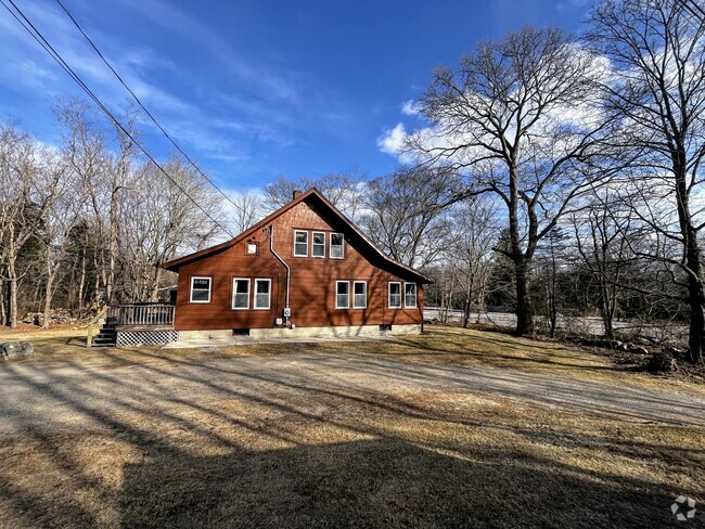 Building Photo - 1495 Ten Rod Rd Unit 1 Rental