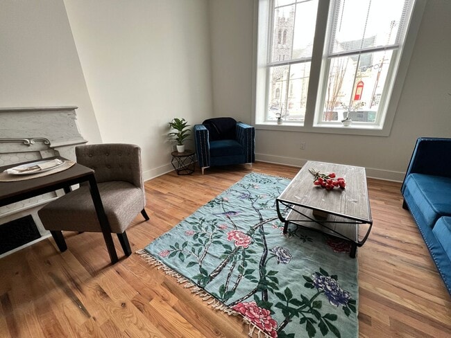 Building Photo - 106 E Broad St Unit Apt 1