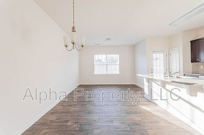Photo - 34 Moorlyn Ln