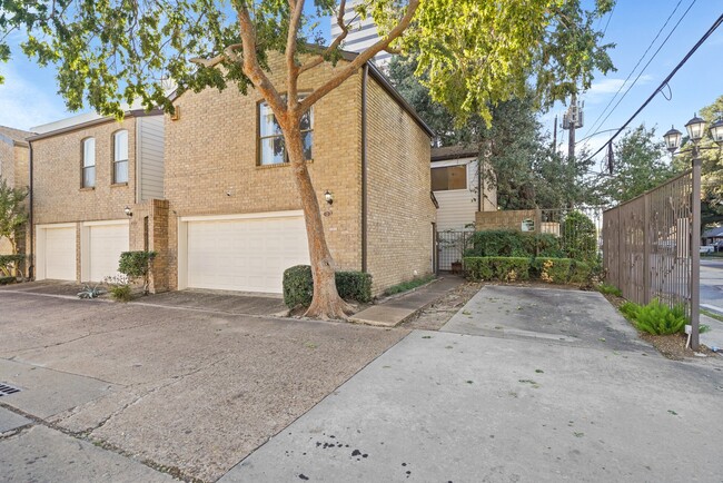 Building Photo - 2555 Bering Dr Unit 1 Rental
