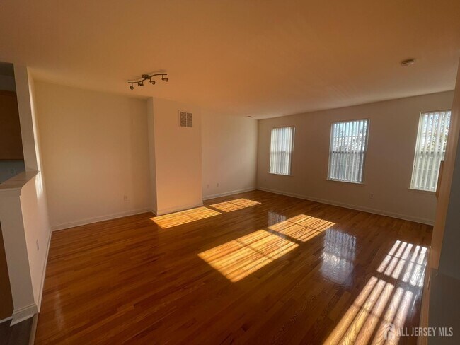 Photo - 430 Giordano Ave