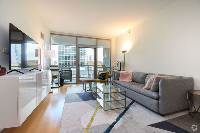 Building Photo - 123 S Green St Unit 602B Rental