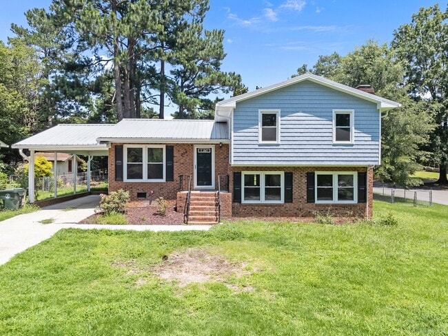 Fantastic Corner Lot, Updated 4 Bedroom Sp... - Fantastic Corner Lot, Updated 4 Bedroom Sp... House