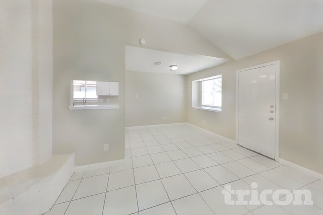 3446 Edgecreek Dr