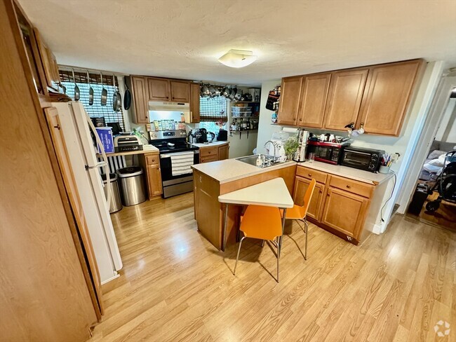 Building Photo - 17 Glenmont Rd Rental