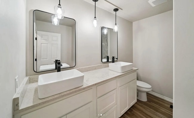 Photo - 610 W Fairview St