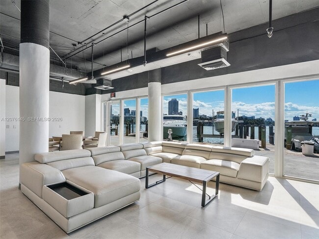 900 Bay Dr Unidad 617 & DS31